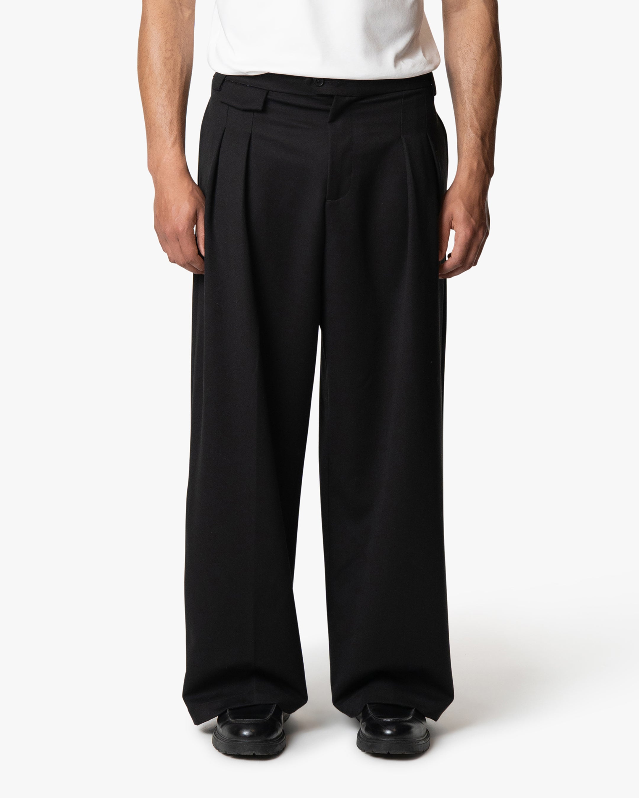 Ambra Loose-Fit Pleated Pants | Black