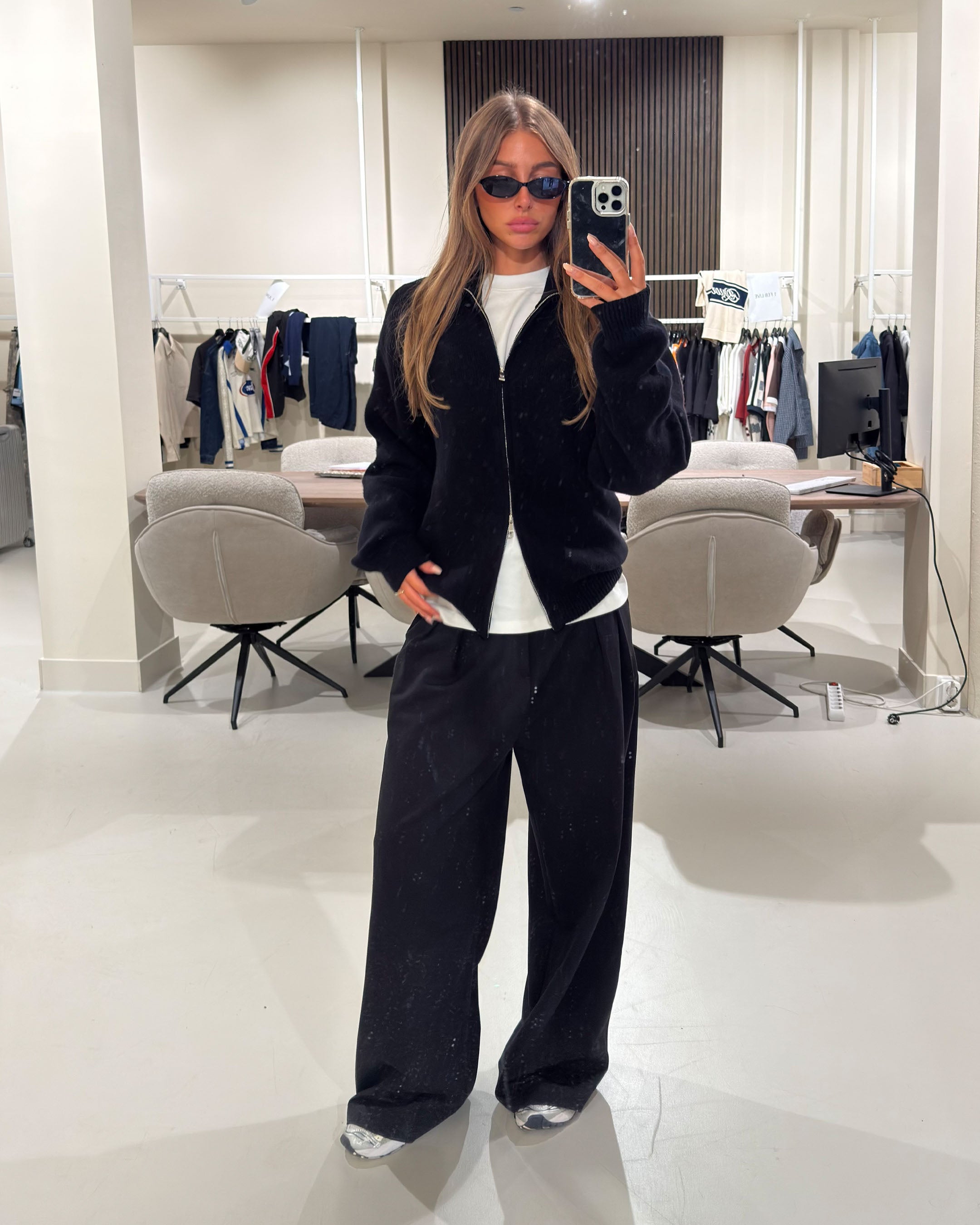 Ambra Loose-Fit Pleated Pants | Black