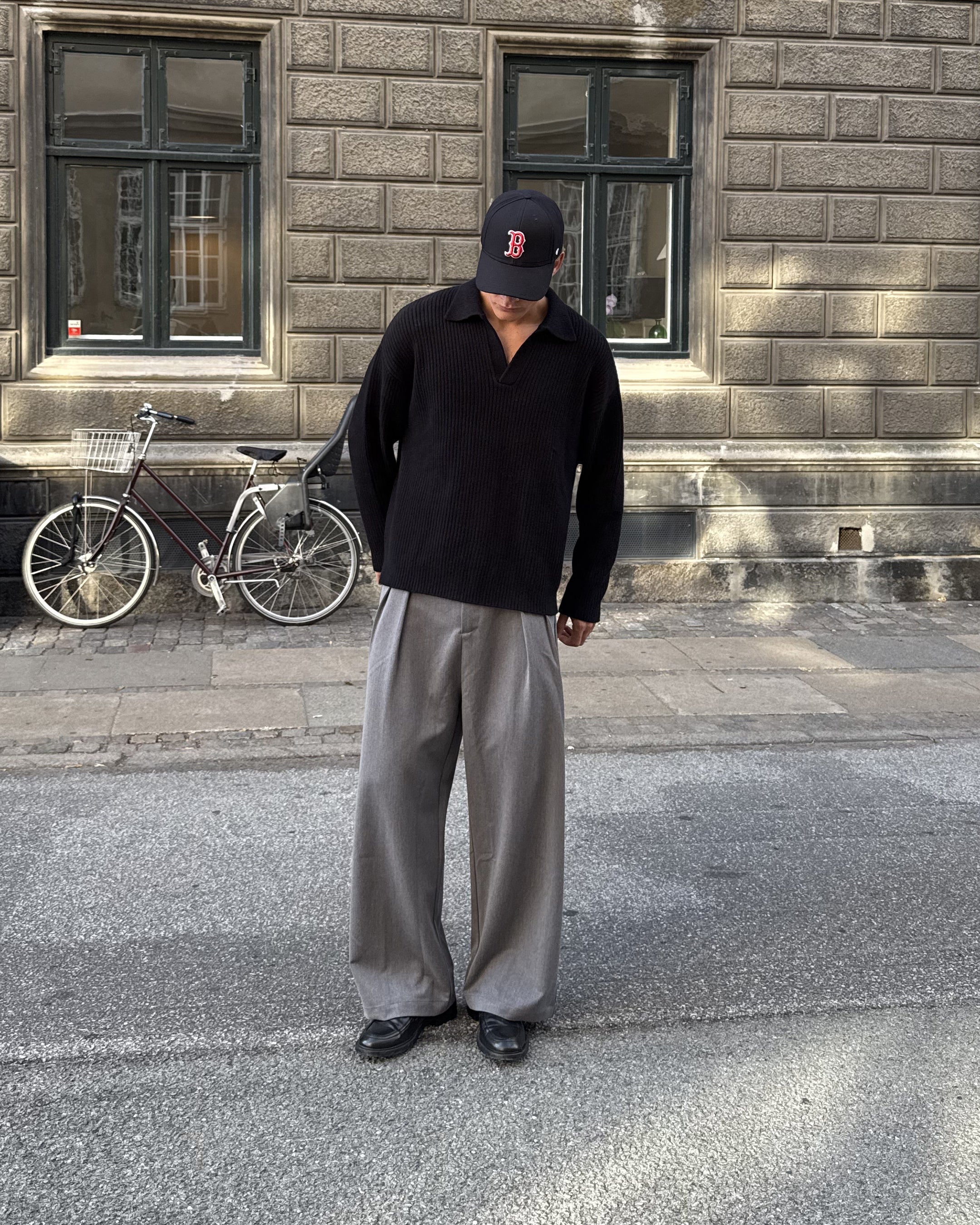 Ravello Oversized Cotton V-Neck Sweater | Black